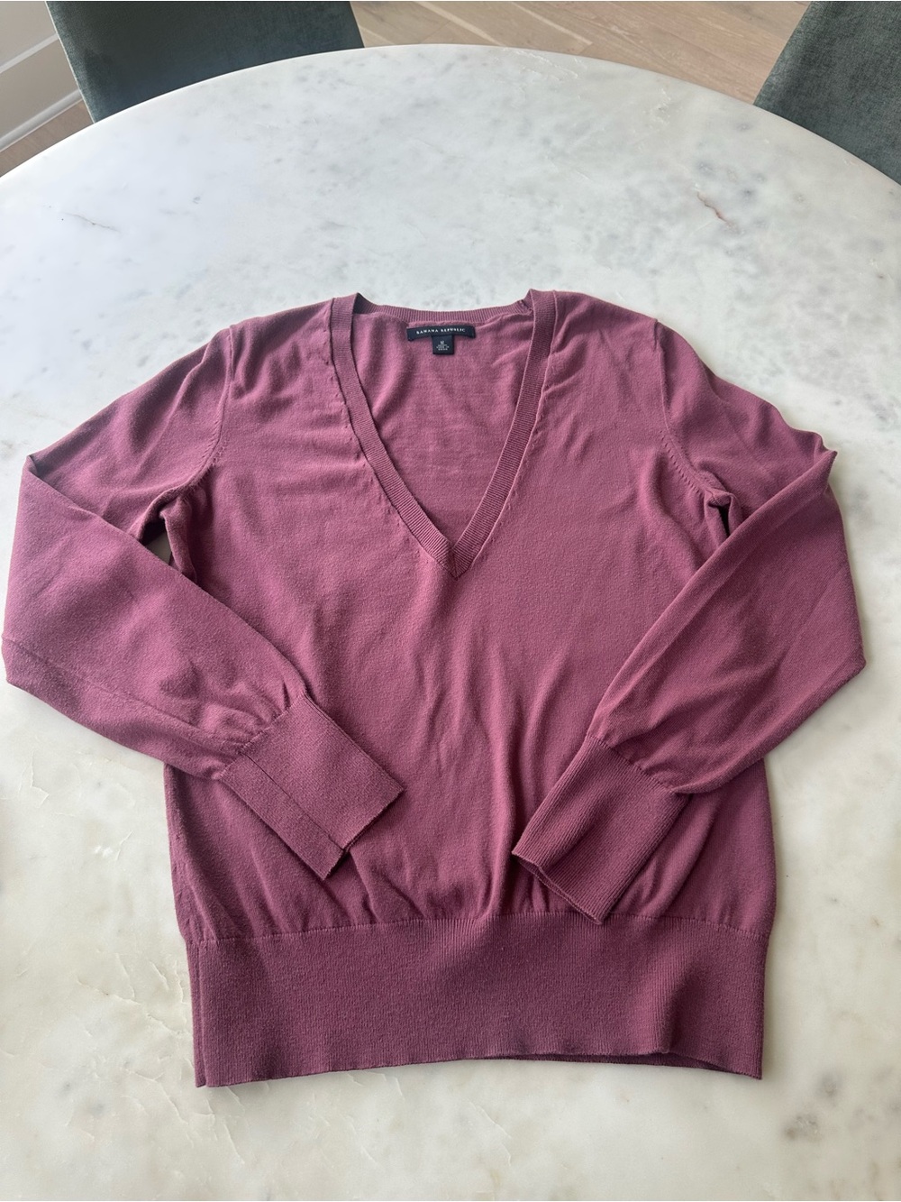 Banana Republic V-Neck Sweater in Mauve Pink